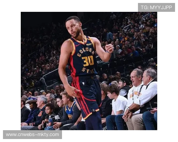 勇士客场大胜公牛，库里三分球命中数刷新历史纪录